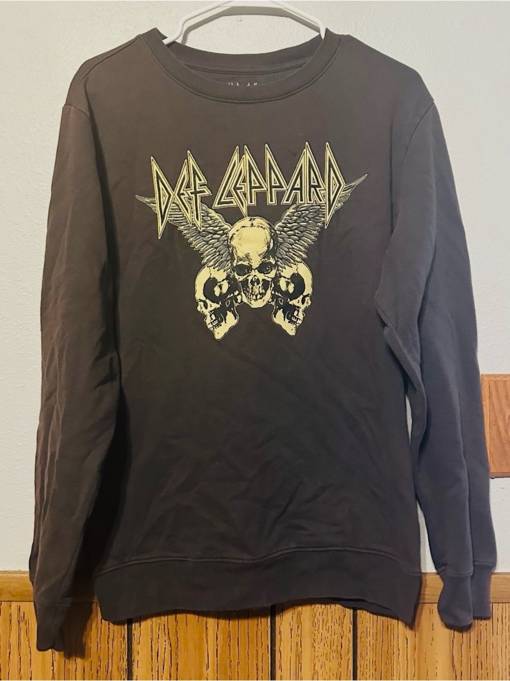 Def Leppard Skull Graphic Crewneck Sweatshirt unisex size SMALL